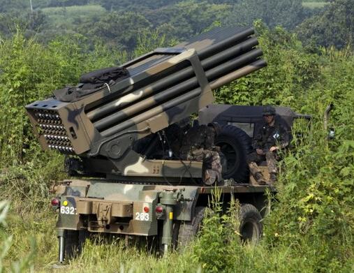 韩军大量重型武器向朝韩边界调动