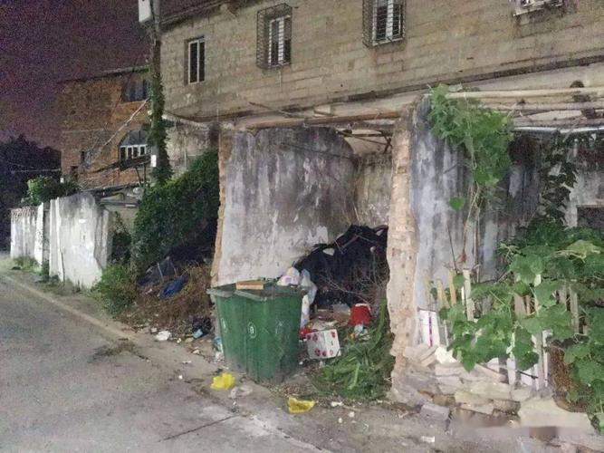 市民陈先生致电96339反映,丰泽区博东路北峰街道拒洪社区路段有片废弃