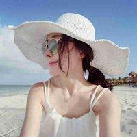 看起来很凉爽的女生头像图片【点击鼠标右键下载】