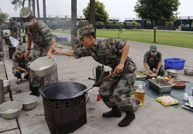 做饭途中,顺便歼敌70余人_部队