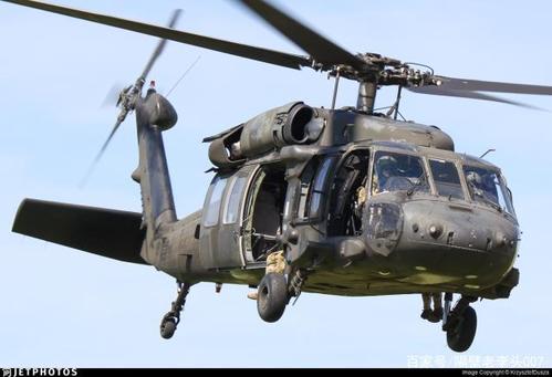西科斯基"黑鹰"uh-60四旋翼双发通用直升机