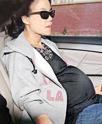 王菲于06年5月27日,在超过预产期12天后,终于在北京协和医院特需部