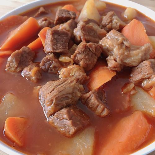 胡萝卜炖牛肉,美味十足还健康,爱吃的吃货可以自学做法