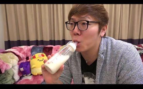 {hikakin tv} hikakin宝宝喝奶奶~ (中文字幕)_搞笑