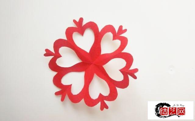 8个爱心窗花的剪法步骤,小学生爱心窗花剪纸