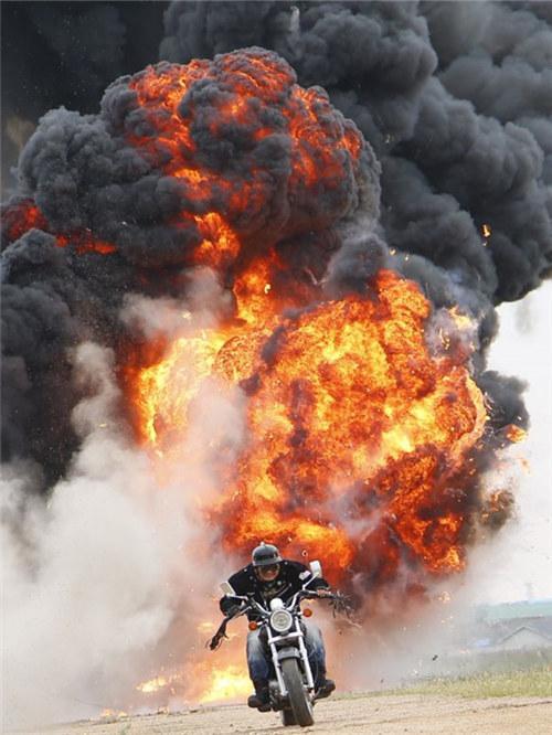 洪剑涛《勇者奇兵》化身"幽灵骑士" 耍酷逆袭