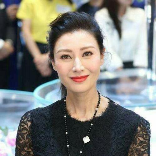 李嘉欣媚术有多高?被刘銮雄宠幸10年,38岁戴5000万钻戒嫁许晋亨