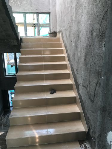 楼梯踢脚线施工