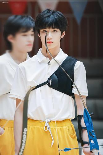 关于"日路达人"刘耀文—皮与骨的适配度,又名"风格