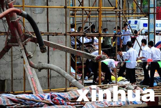 武汉一在建住宅发生载人电梯坠落事故 19人遇难