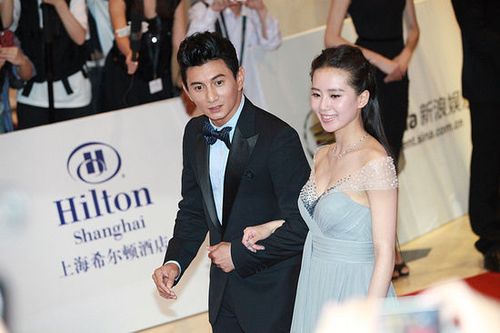 吴奇隆刘诗诗携手走红毯 俊男美女羡煞旁人(图)