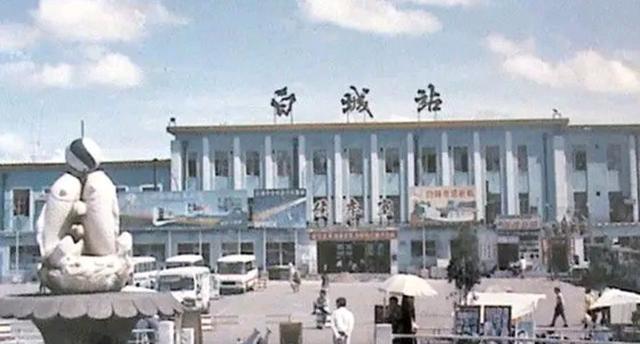 80年代左右的吉林白城老照片,一切都是熟悉不过的场景