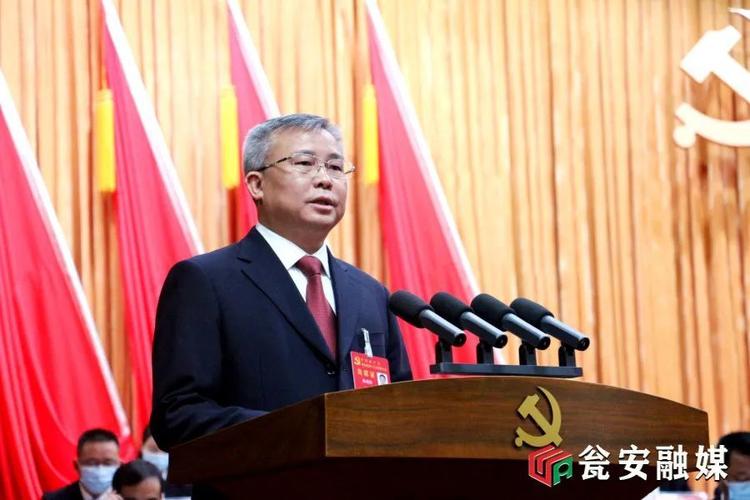 【聚焦党代会】杨朝伟代表中国共产党瓮安县第十二届委员会作报告