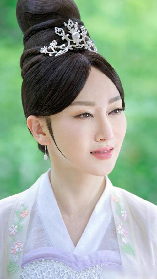 天赐的声音:萨顶顶和龚琳娜都遭到质疑,而处理不同,她心系音乐