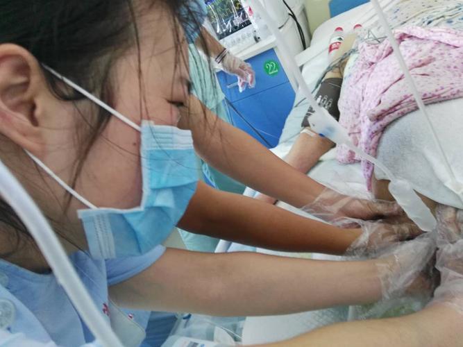 市第三医院全力救治中暑患者