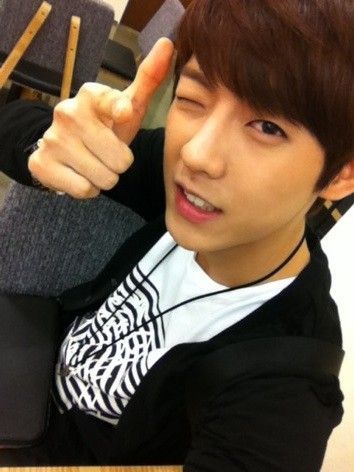 da_1219jokerday:btob推特更新 玟赫:btob"s back again  吼这发型不