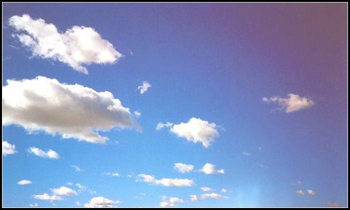 层云:一大片的云简单来说,云主要有三种形态:一团团的积云,一大片的层