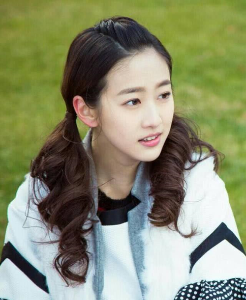 叫姐姐违心,叫全名不尊重,有谁注意刘美含怎么称呼韩雪?学到了