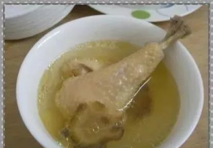 那么,为何用三七粉炖鸡腿骨会有效呢?