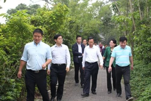 热烈欢迎国家农业部常务副书记潘学峰等一行领导来十里莲江调研