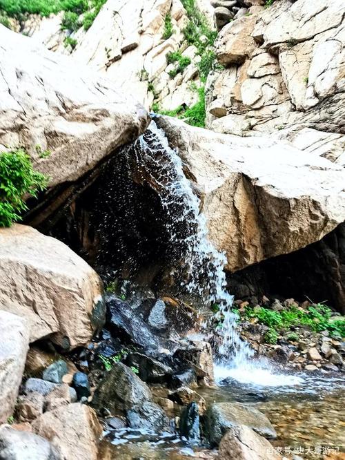 给大家推荐易县的桥家河乡寨沟村,纯天然原生态美景,有好多瀑布