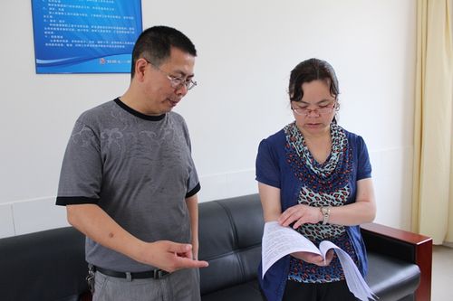 局长伍翠蓉指导学校管理工作