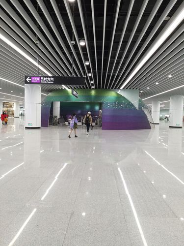 亚洲最大的地铁站广州天河公园地铁站