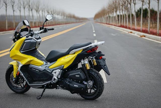 大阳150adv座下空间详解,货架的设计让大部分踏板车用户眼馋