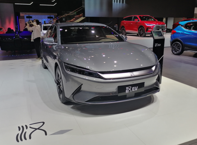 北京车展实拍|比亚迪汉ev亮相 纯电动车尽显大汉风采