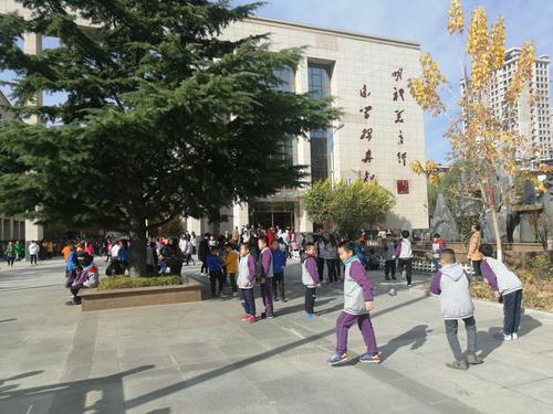 灵台县东关小学赴庆阳市东方红小学学习观摩