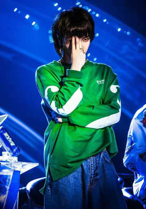 华晨宇眼睛会说话?看到他在节目上的眼神就能读懂他的