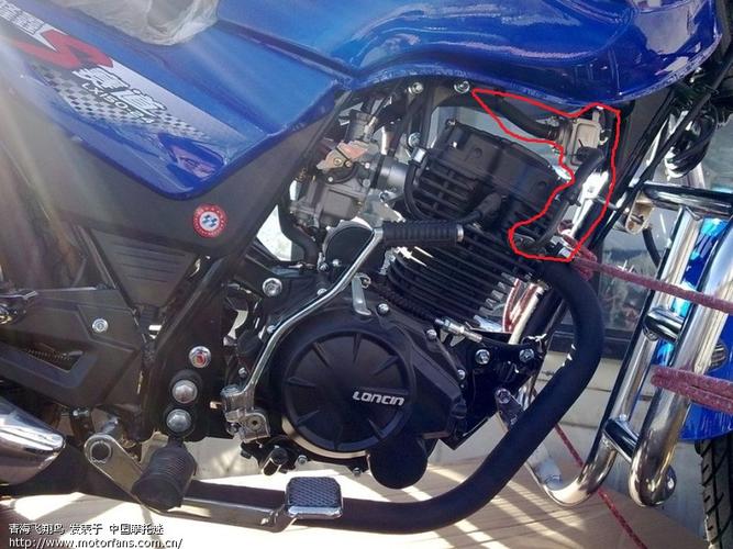 摩托车发动机机头上接的管子