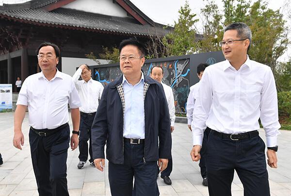 浙江在线绍兴10月8日电(记者 谢晔)8日,省委副书记郑栅洁在嵊州