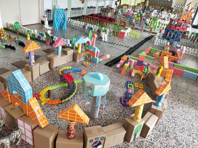 高塍镇中心幼儿园——中班组 建构区 "美丽的公园"