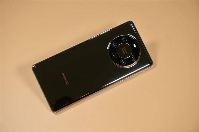 全球首款自由曲面镜头手机告别畸变!华为mate40 pro 超大杯评测