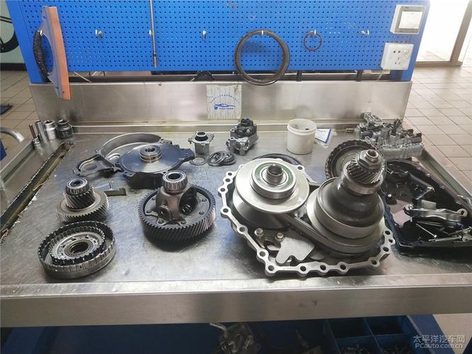 清洗的变速箱内部零件