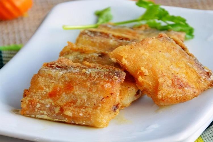 教你干煎带鱼的做法,外酥里嫩,香脆可口,色泽金黄,超诱人