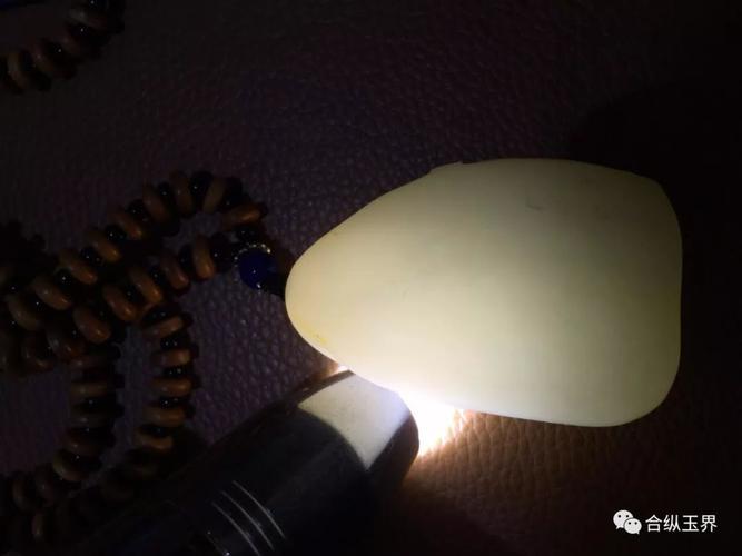 文化 正文  和田玉是一种云絮状纤维交织的结构,透闪石纤维非常细小