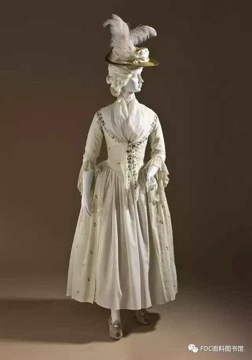 【服饰文化】十八世纪的英式晚礼服——紧身礼服裙close-bodied gown