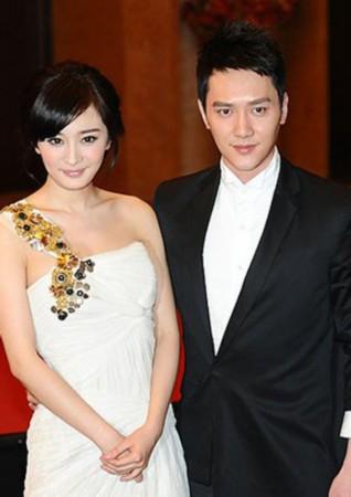 杨幂抱怨被"蜜蜂"所伤:上卫生间你们也拍