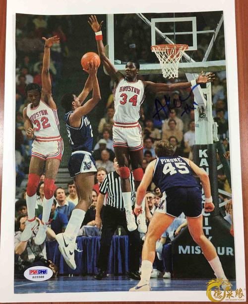 lot   nba球星奥拉朱旺签名照片 psa/dna 真品 s25588 火箭队著名中锋