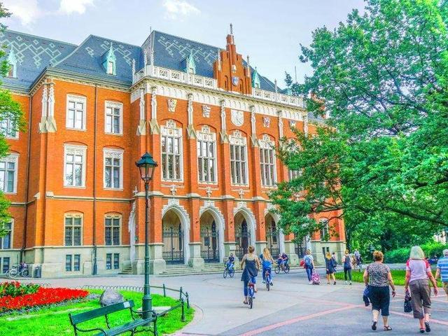 波兰两所世界名校:雅盖隆大学,华沙大学