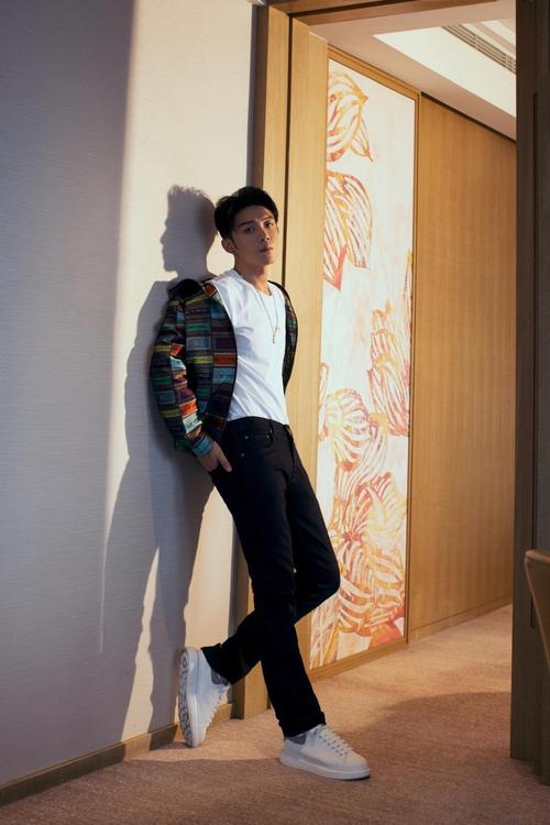 李泽锋休闲时尚帅气写真