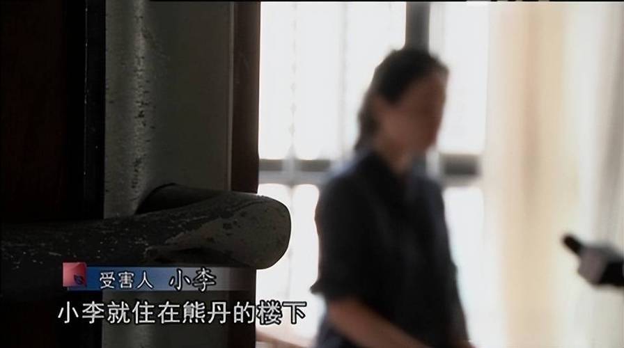 12年深夜女孩遭入室抢劫,劫匪突然对她磕头,警方调查发现有隐情_熊丹