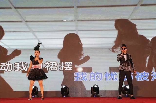 杨艳婷 等, 2017央视《我要上春晚》人气王组合 模仿秀——《凤凰传奇