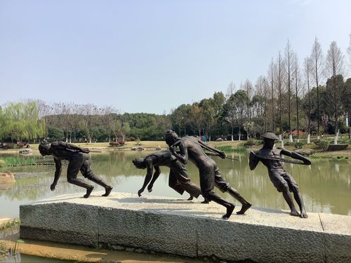 纤夫在拉纤