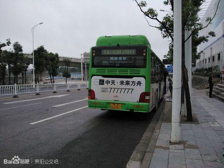 前三张照片是贵阳的新能源公交车,后面两张照片分别是