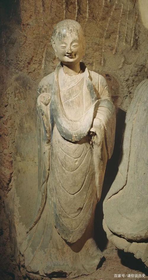 图六:麦积山石窟的小沙弥