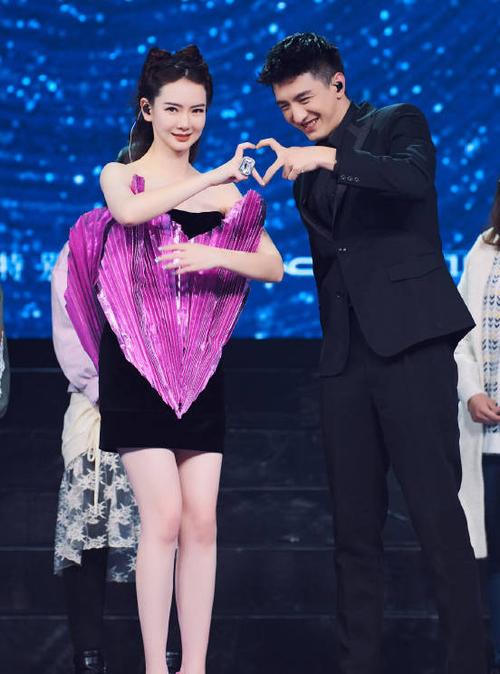 原创戚薇金瀚宣传新剧跳手指舞,看到最后比心手势,金瀚:我太难了