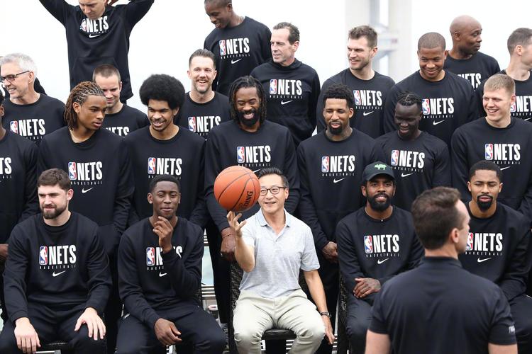 我们是布鲁克林篮网队,我们会用自己的球技,和中国球迷在一起